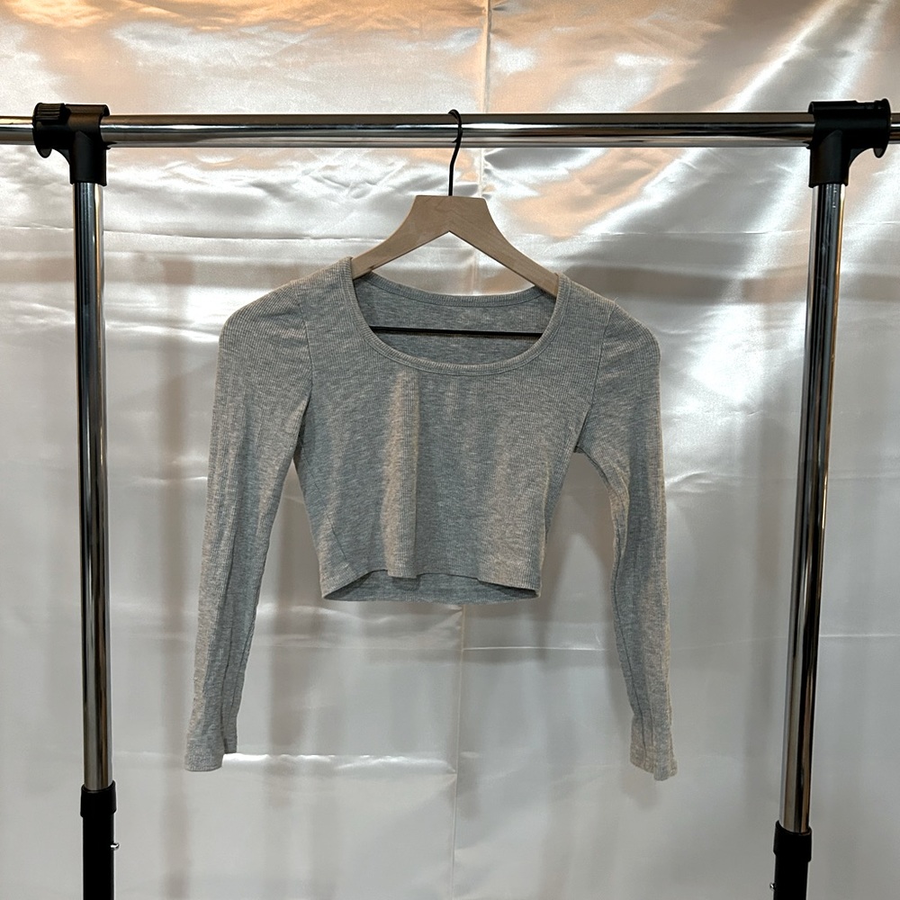 GRAY CROPPED LONG-SLEEVE 🩶